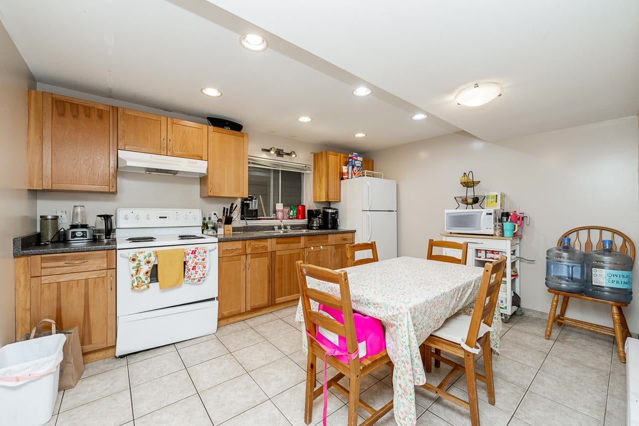 716 Colinet Street - Central Coquitlam Single Family Residence for Sale, 5 Bedrooms (R3138664)# - 24
