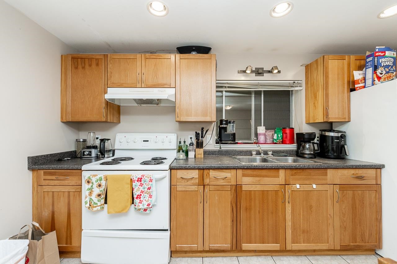 716 Colinet Street - Central Coquitlam Single Family Residence for Sale, 5 Bedrooms (R3138664)# - 25