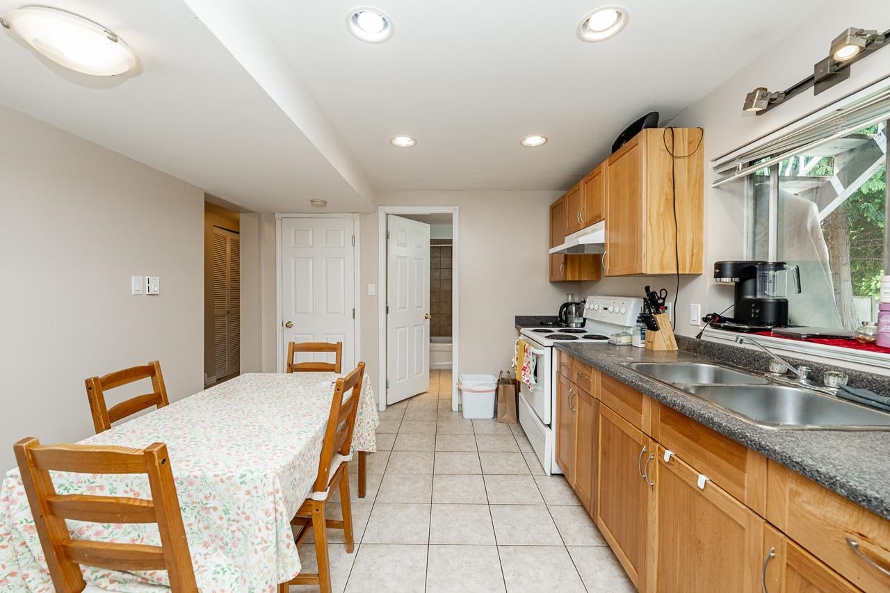 716 Colinet Street - Central Coquitlam Single Family Residence for Sale, 5 Bedrooms (R3138664)# - 26