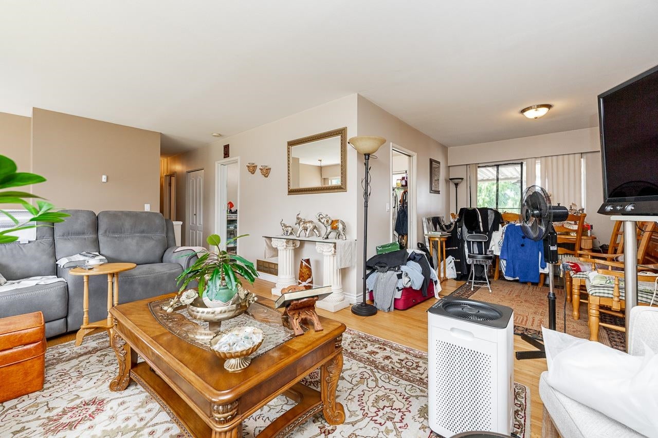 716 Colinet Street - Central Coquitlam Single Family Residence for Sale, 5 Bedrooms (R3138664)# - 9