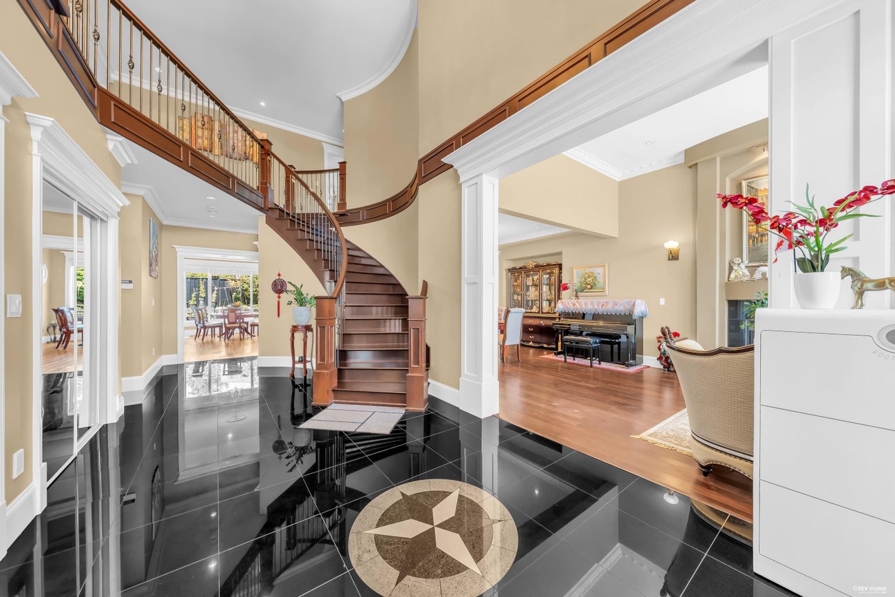 717 Shaw Avenue - Coquitlam West Single Family Residence for Sale, 8 Bedrooms (R3138754)# - 2