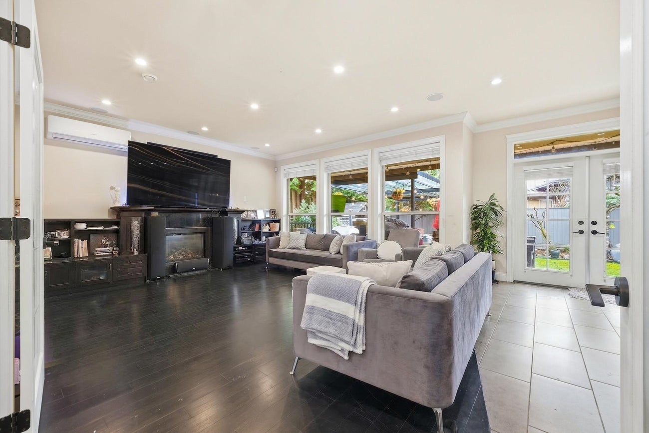 7440 Kraft Crescent - Government Road Single Family Residence for Sale, 6 Bedrooms (R3138867)# - 7