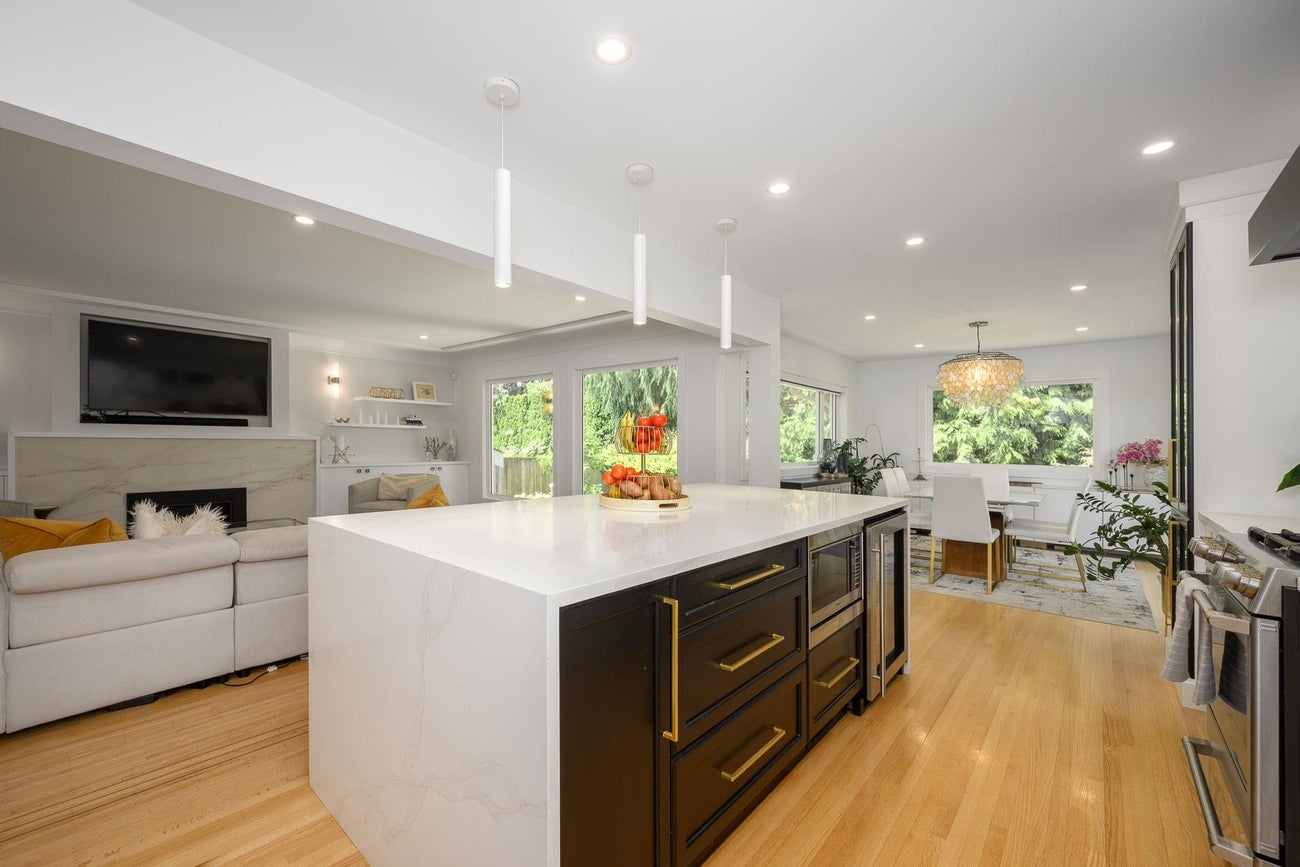 1047 Winslow Avenue - Central Coquitlam Single Family Residence for Sale, 6 Bedrooms (R3139309)# - 13