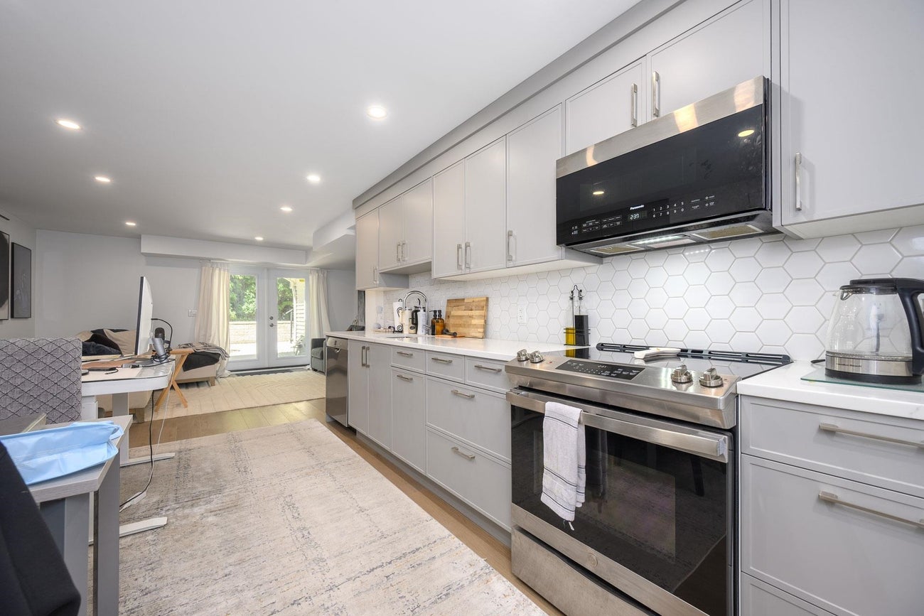 1047 Winslow Avenue - Central Coquitlam Single Family Residence for Sale, 6 Bedrooms (R3139309)# - 32