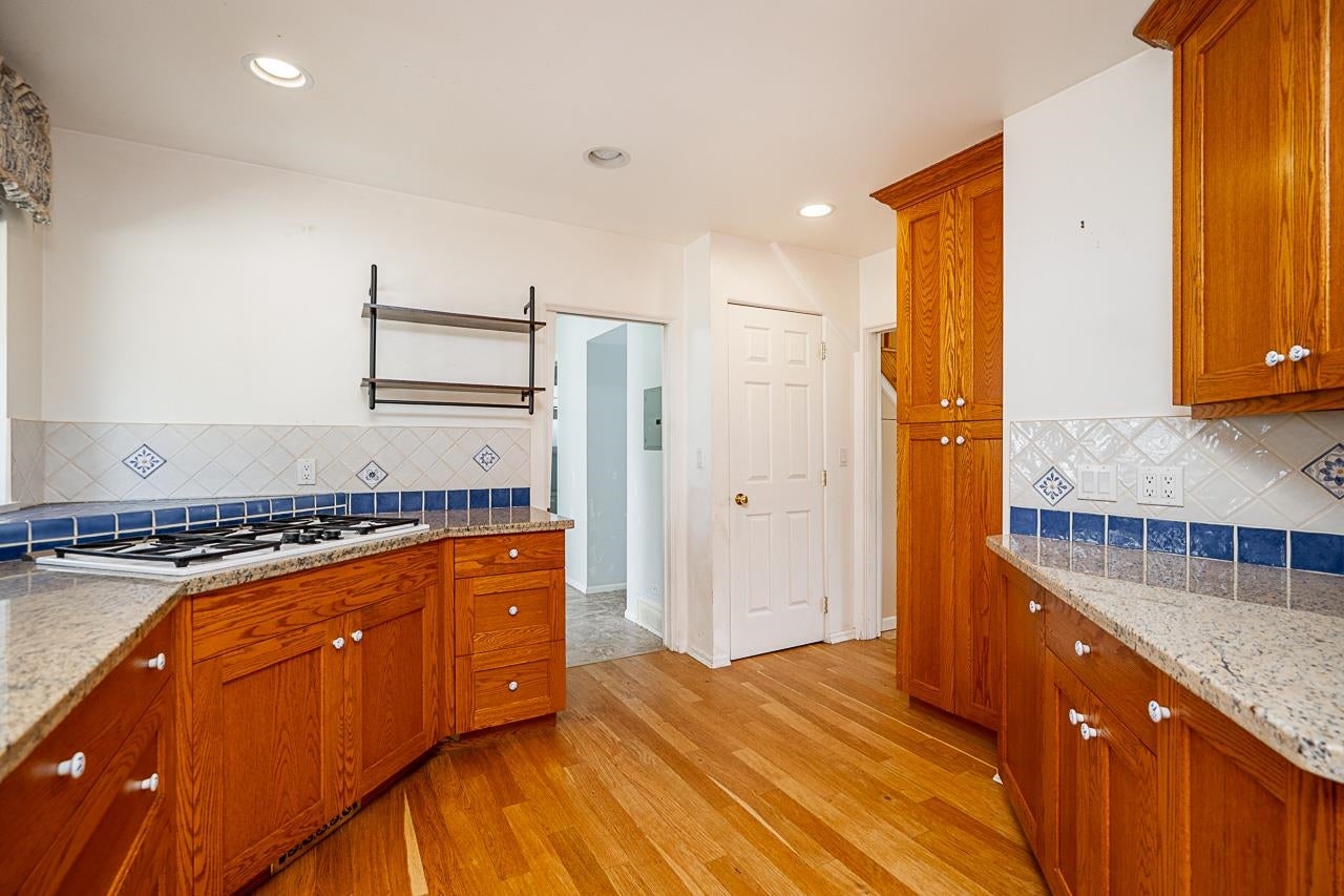 1707 Haversley Avenue - Central Coquitlam Single Family Residence for Sale, 3 Bedrooms (R3139959)# - 11