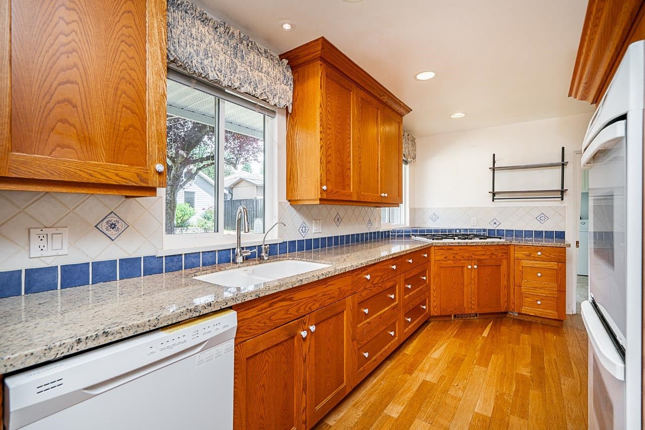 1707 Haversley Avenue - Central Coquitlam Single Family Residence for Sale, 3 Bedrooms (R3139959)# - 13