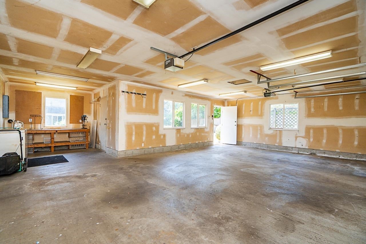 1707 Haversley Avenue - Central Coquitlam Single Family Residence for Sale, 3 Bedrooms (R3139959)# - 35