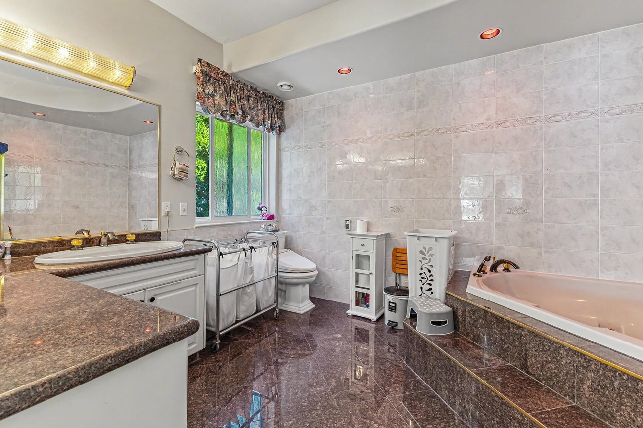 731 Gatensbury Street - Central Coquitlam Single Family Residence for Sale, 7 Bedrooms (R3140151)# - 11