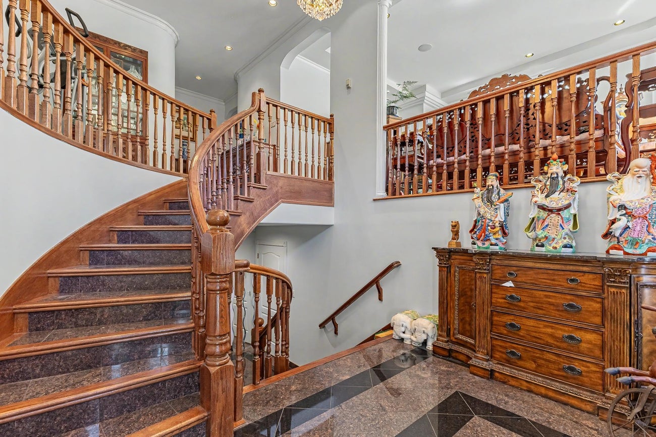 731 Gatensbury Street - Central Coquitlam Single Family Residence for Sale, 7 Bedrooms (R3140151)# - 3