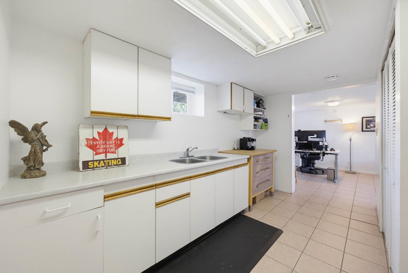 273 Burns Street - Coquitlam West Single Family Residence for Sale, 3 Bedrooms (R3140236)# - 16