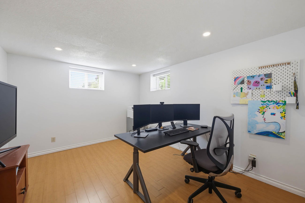 273 Burns Street - Coquitlam West Single Family Residence for Sale, 3 Bedrooms (R3140236)# - 19