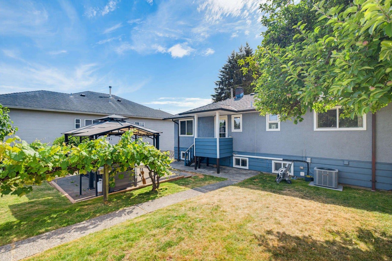 273 Burns Street - Coquitlam West Single Family Residence for Sale, 3 Bedrooms (R3140236)# - 26