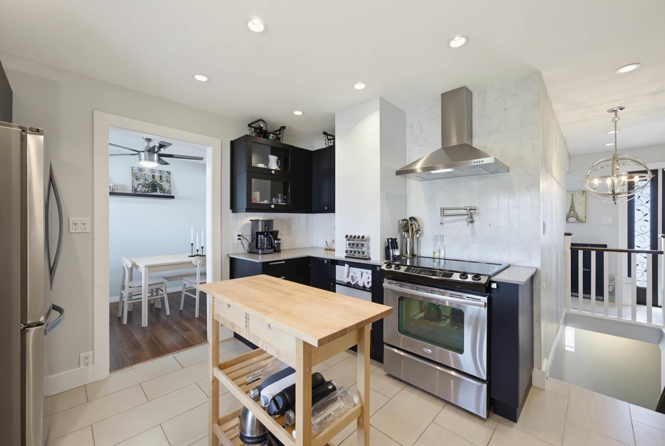 273 Burns Street - Coquitlam West Single Family Residence for Sale, 3 Bedrooms (R3140236)# - 8