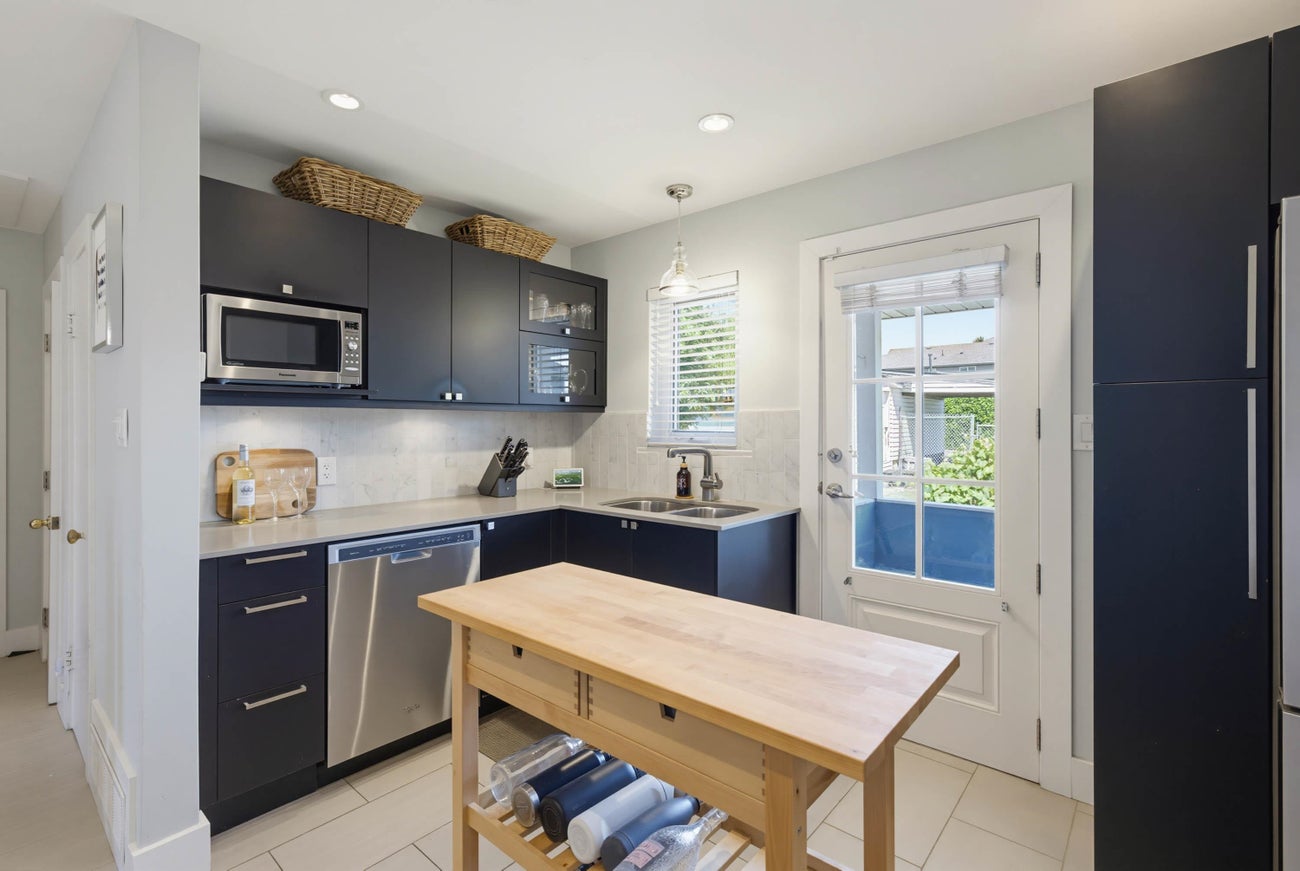 273 Burns Street - Coquitlam West Single Family Residence for Sale, 3 Bedrooms (R3140236)# - 9