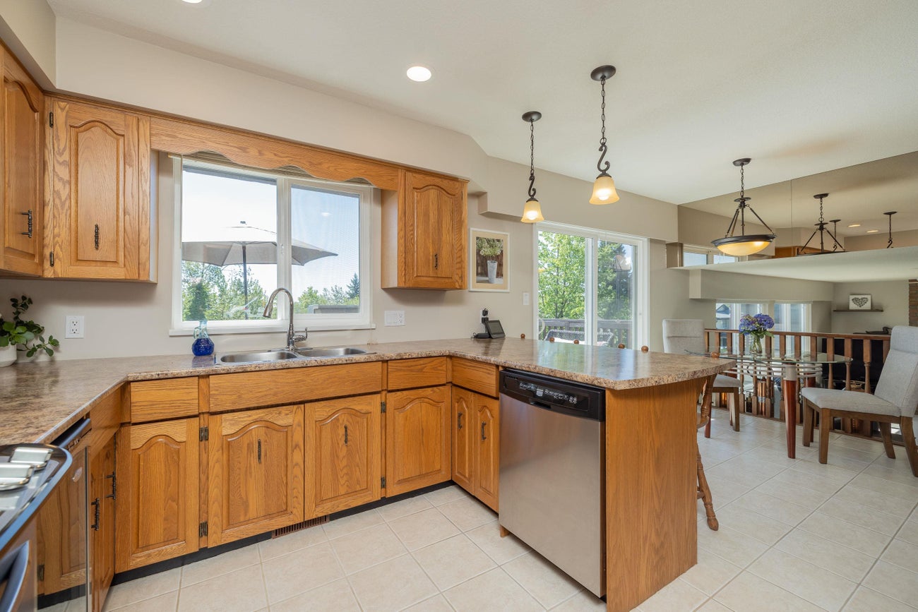 455 Alouette Drive - Coquitlam East Single Family Residence for Sale, 6 Bedrooms (R3140538)# - 11