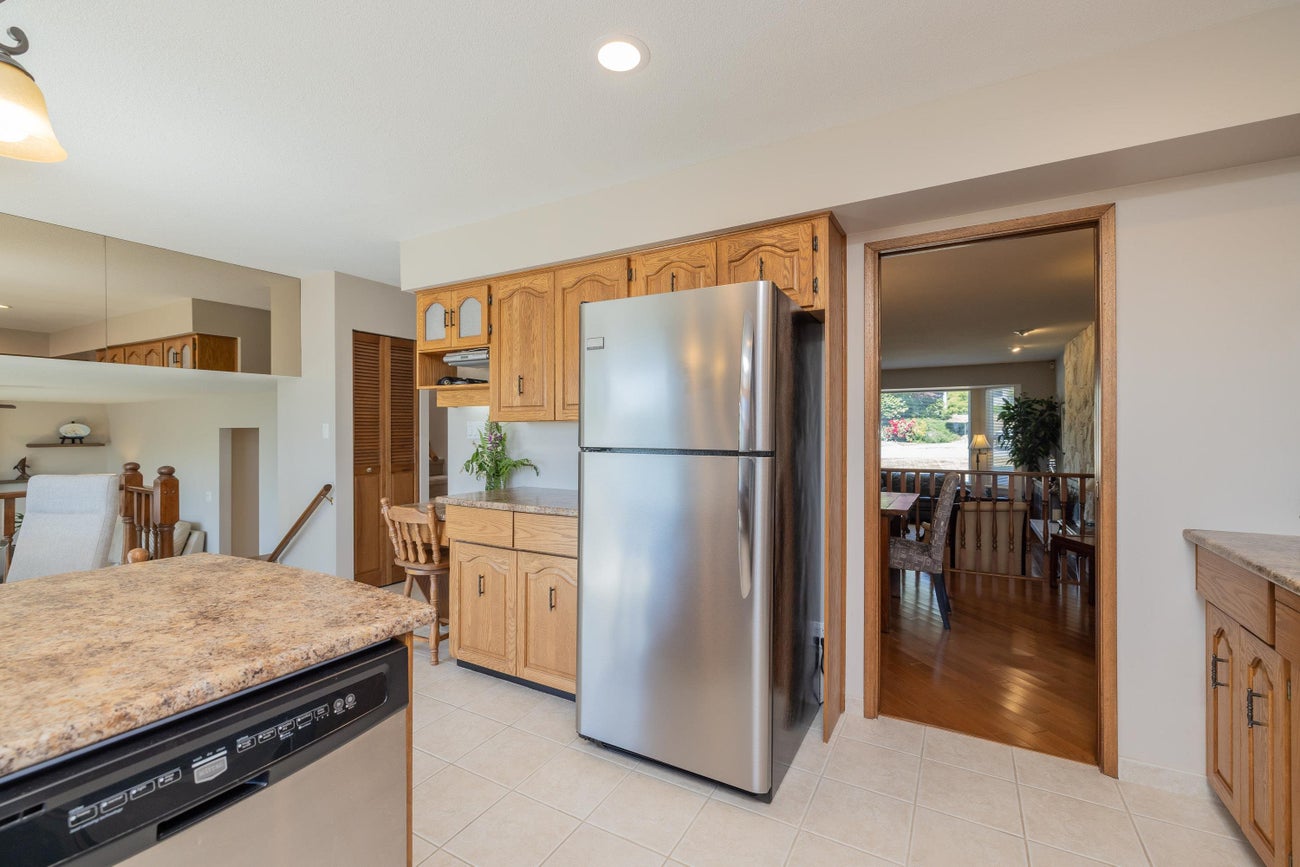 455 Alouette Drive - Coquitlam East Single Family Residence for Sale, 6 Bedrooms (R3140538)# - 12