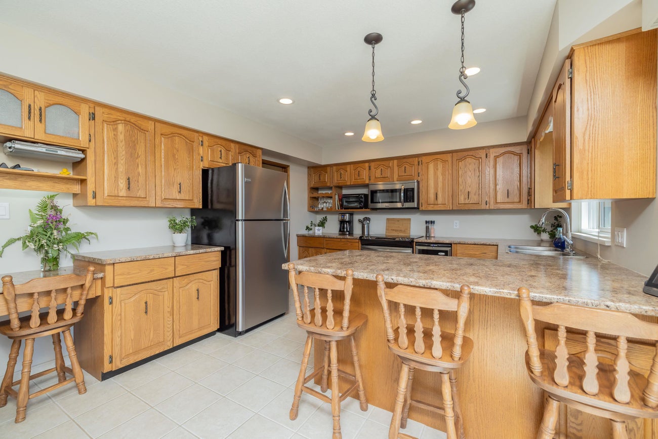 455 Alouette Drive - Coquitlam East Single Family Residence for Sale, 6 Bedrooms (R3140538)# - 9