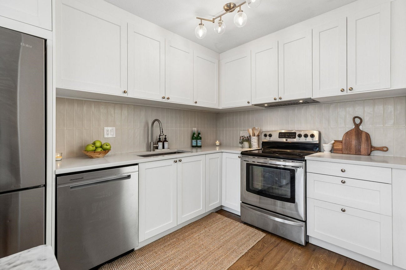 2509 Burian Drive - Coquitlam East Single Family Residence for Sale, 3 Bedrooms (R3142088)# - 4 2509 Burian Drive - Coquitlam East Single Family Residence for Sale, 3 Bedrooms (R3142088)# - 4