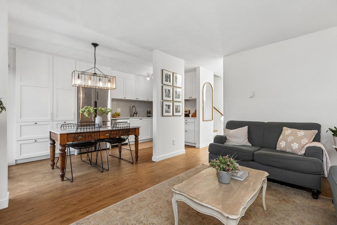 2509 Burian Drive - Coquitlam East Single Family Residence for Sale, 3 Bedrooms (R3142088)# - 6 2509 Burian Drive - Coquitlam East Single Family Residence for Sale, 3 Bedrooms (R3142088)# - 6