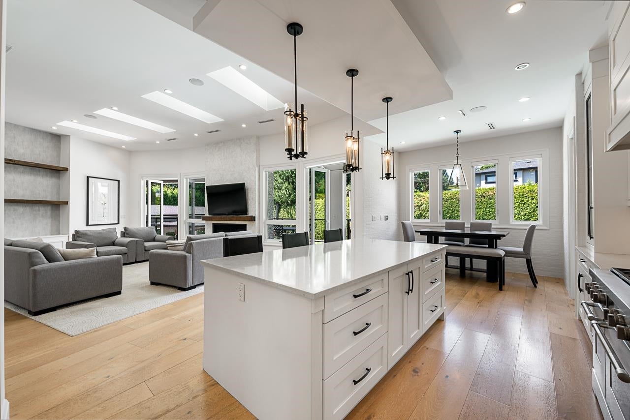 7652 Kerrywood Crescent - Government Road Single Family Residence for Sale, 7 Bedrooms (R3143168)# - 12