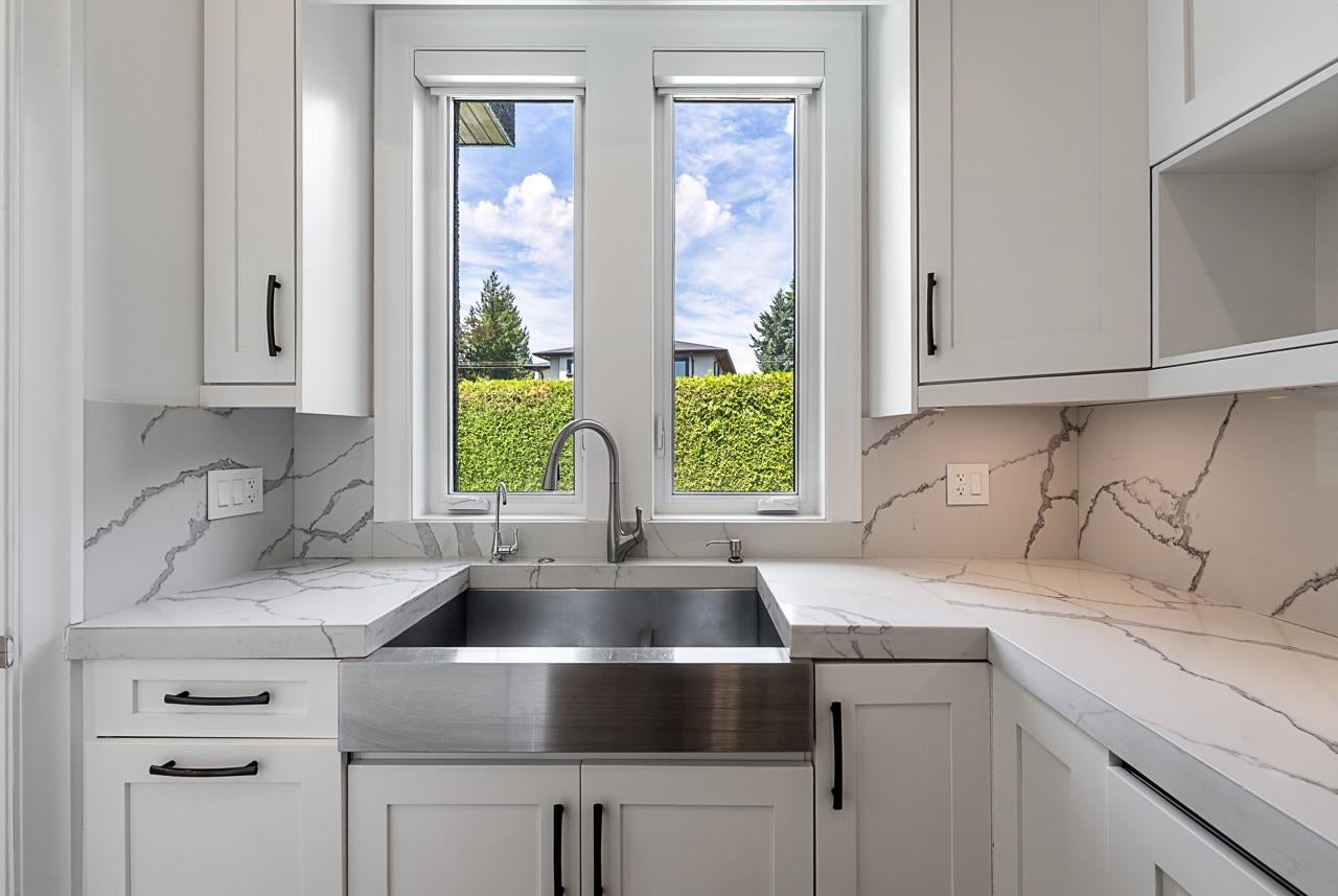 7652 Kerrywood Crescent - Government Road Single Family Residence for Sale, 7 Bedrooms (R3143168)# - 18