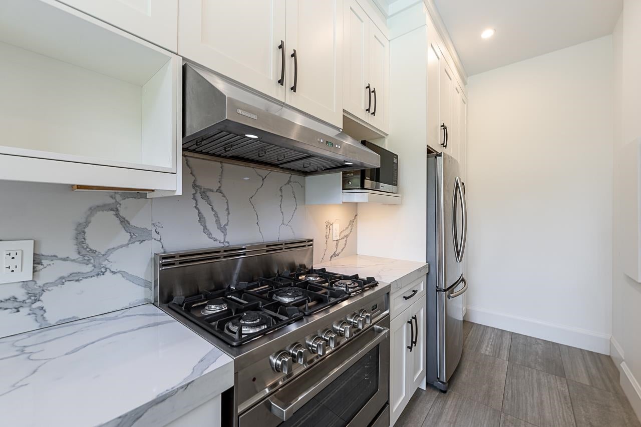 7652 Kerrywood Crescent - Government Road Single Family Residence for Sale, 7 Bedrooms (R3143168)# - 19