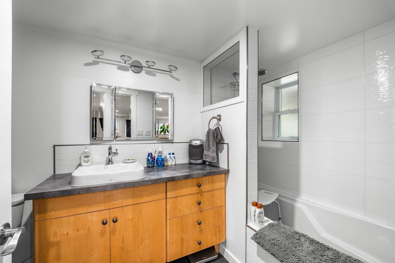 1660 Charland Avenue - Central Coquitlam Single Family Residence for Sale, 4 Bedrooms (R3143311)# - 33