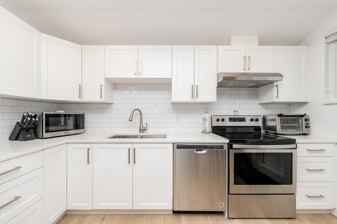 903 Walls Avenue - Maillardville Single Family Residence for Sale, 6 Bedrooms (R3143492)# - 25