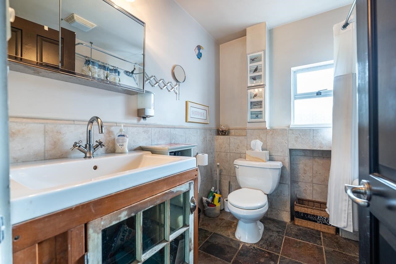 1052 Como Lake Avenue - Central Coquitlam Single Family Residence for Sale, 3 Bedrooms (R3143751)# - 15