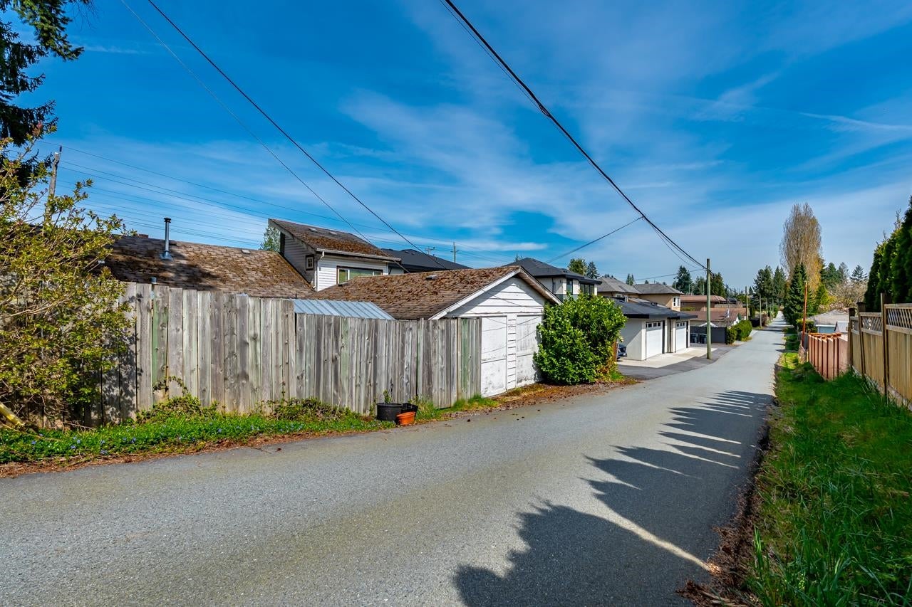 1052 Como Lake Avenue - Central Coquitlam Single Family Residence for Sale, 3 Bedrooms (R3143751)# - 27
