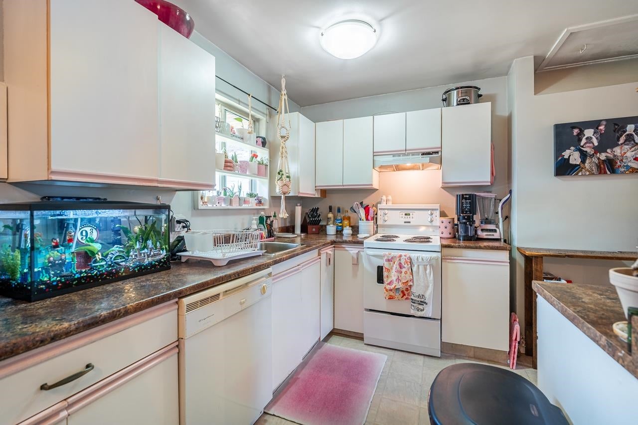 1052 Como Lake Avenue - Central Coquitlam Single Family Residence for Sale, 3 Bedrooms (R3143751)# - 31