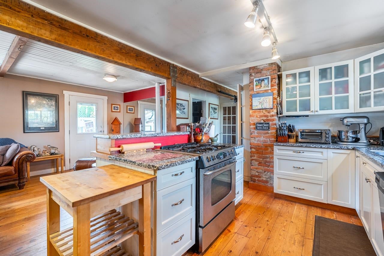 1052 Como Lake Avenue - Central Coquitlam Single Family Residence for Sale, 3 Bedrooms (R3143751)# - 5