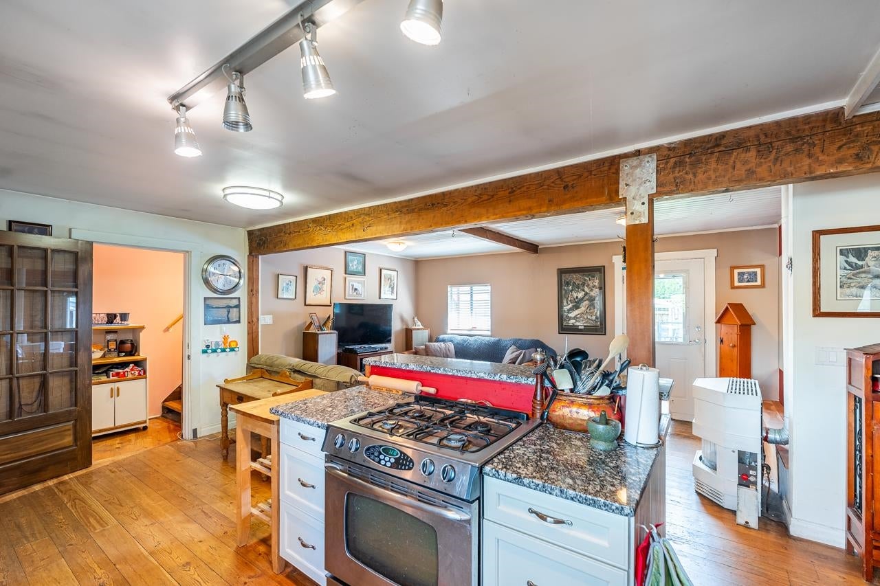 1052 Como Lake Avenue - Central Coquitlam Single Family Residence for Sale, 3 Bedrooms (R3143751)# - 7
