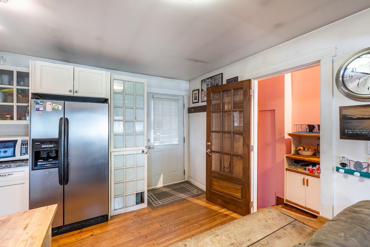 1052 Como Lake Avenue - Central Coquitlam Single Family Residence for Sale, 3 Bedrooms (R3143751)# - 8