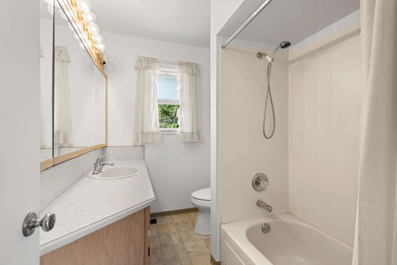 929 Grover Avenue - Coquitlam West Single Family Residence for Sale, 3 Bedrooms (R3143806)# - 19 929 Grover Avenue - Coquitlam West Single Family Residence for Sale, 3 Bedrooms (R3143806)# - 19