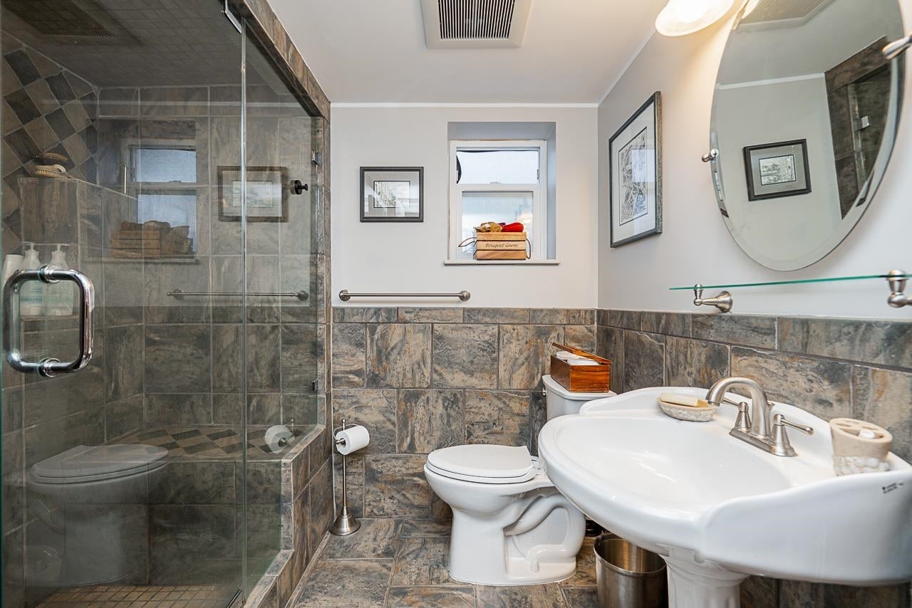 404 Mundy Street - Central Coquitlam Single Family Residence for Sale, 5 Bedrooms (R3143988)# - 25