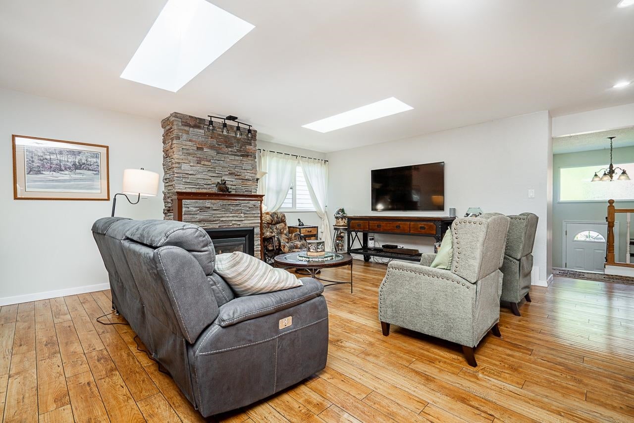 404 Mundy Street - Central Coquitlam Single Family Residence for Sale, 5 Bedrooms (R3143988)# - 5