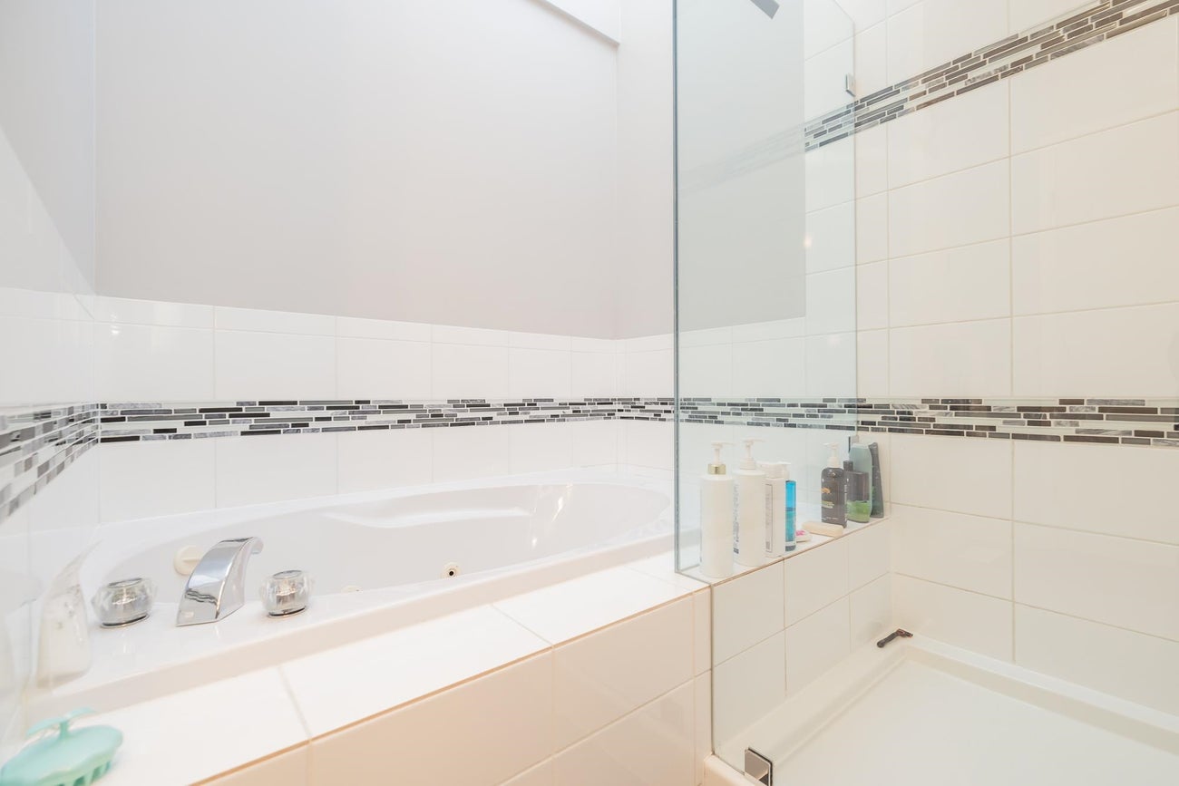 2796 Goldstream Crescent - Coquitlam East Single Family Residence for Sale, 3 Bedrooms (R3144126)# - 27