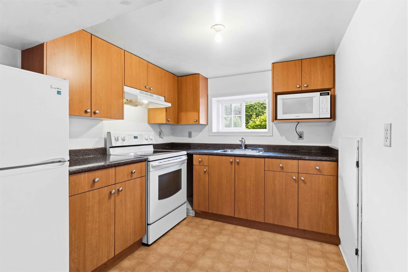 1522 Haversley Avenue - Central Coquitlam Single Family Residence for Sale, 9 Bedrooms (R3144465)# - 37