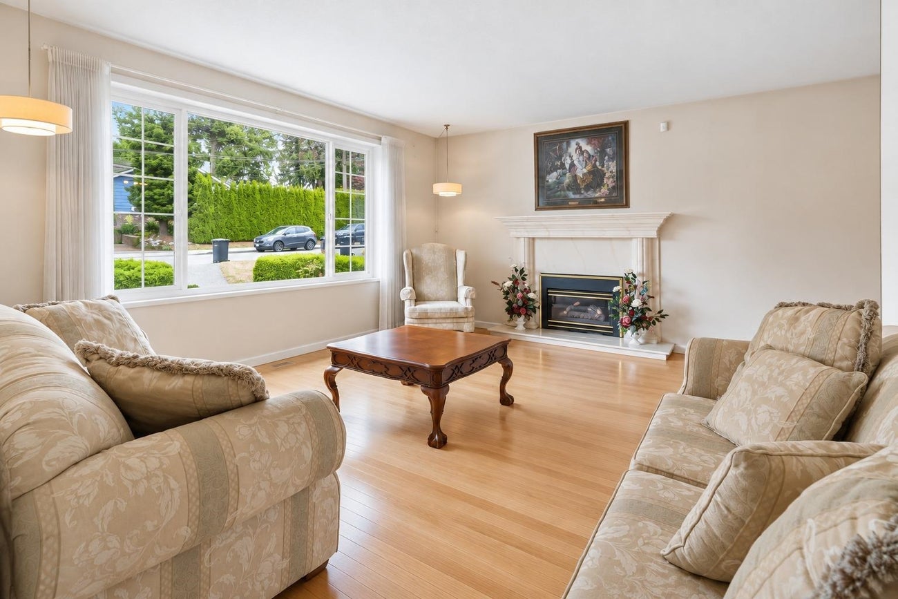 1522 Haversley Avenue - Central Coquitlam Single Family Residence for Sale, 9 Bedrooms (R3144465)# - 3