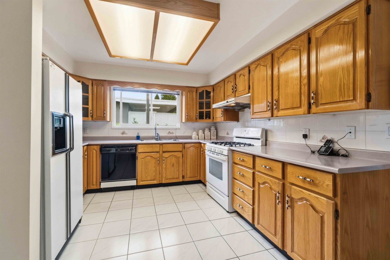 1522 Haversley Avenue - Central Coquitlam Single Family Residence for Sale, 9 Bedrooms (R3144465)# - 8