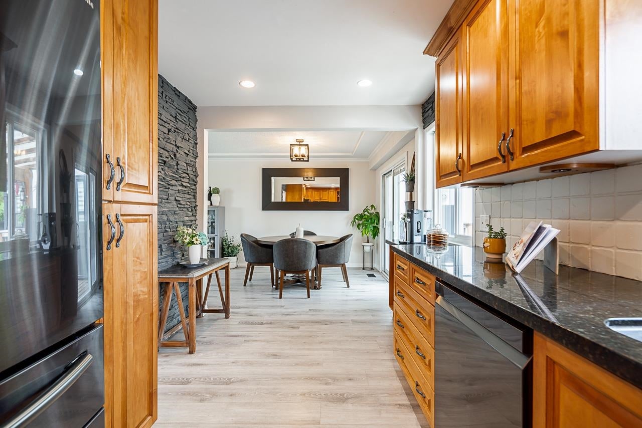 207 Mundy Street - Coquitlam East Single Family Residence for Sale, 3 Bedrooms (R3145227)# - 7