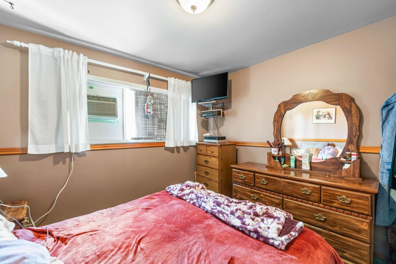 2119 Monterey Avenue - Central Coquitlam Single Family Residence for Sale, 5 Bedrooms (R3145325)# - 16