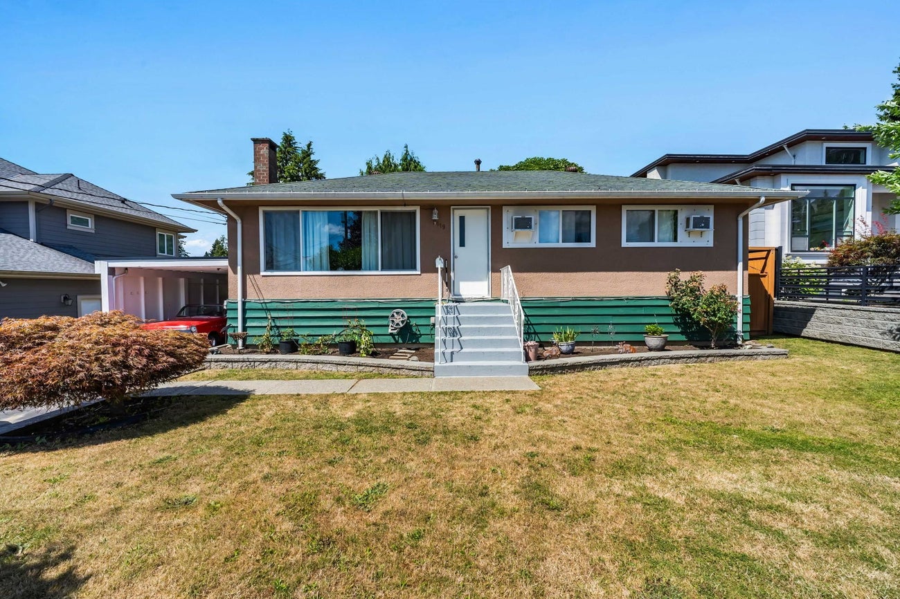 2119 Monterey Avenue - Central Coquitlam Single Family Residence for Sale, 5 Bedrooms (R3145325)# - 1