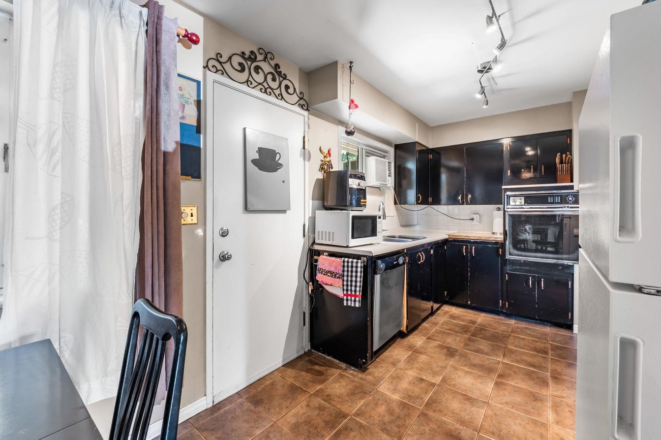 2119 Monterey Avenue - Central Coquitlam Single Family Residence for Sale, 5 Bedrooms (R3145325)# - 8