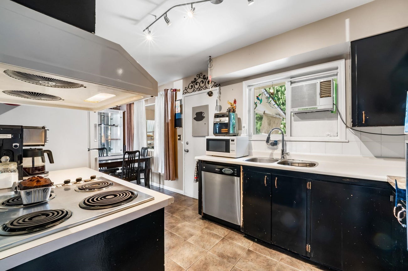 2119 Monterey Avenue - Central Coquitlam Single Family Residence for Sale, 5 Bedrooms (R3145325)# - 9