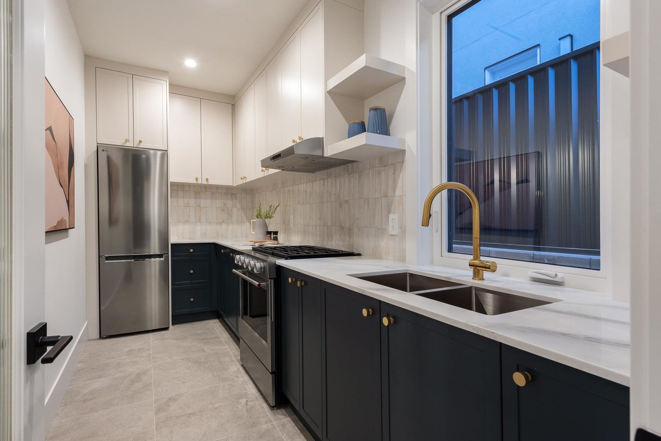 2149 Palliser Avenue - Central Coquitlam Single Family Residence for Sale, 7 Bedrooms (R3146975)# - 13 2149 Palliser Avenue - Central Coquitlam Single Family Residence for Sale, 7 Bedrooms (R3146975)# - 13
