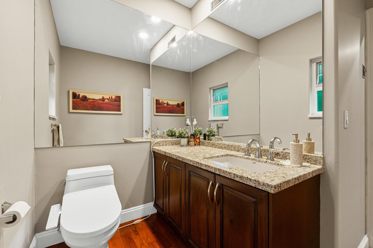 2264 Sorrento Drive - Coquitlam East Single Family Residence for Sale, 6 Bedrooms (R3147585)# - 17