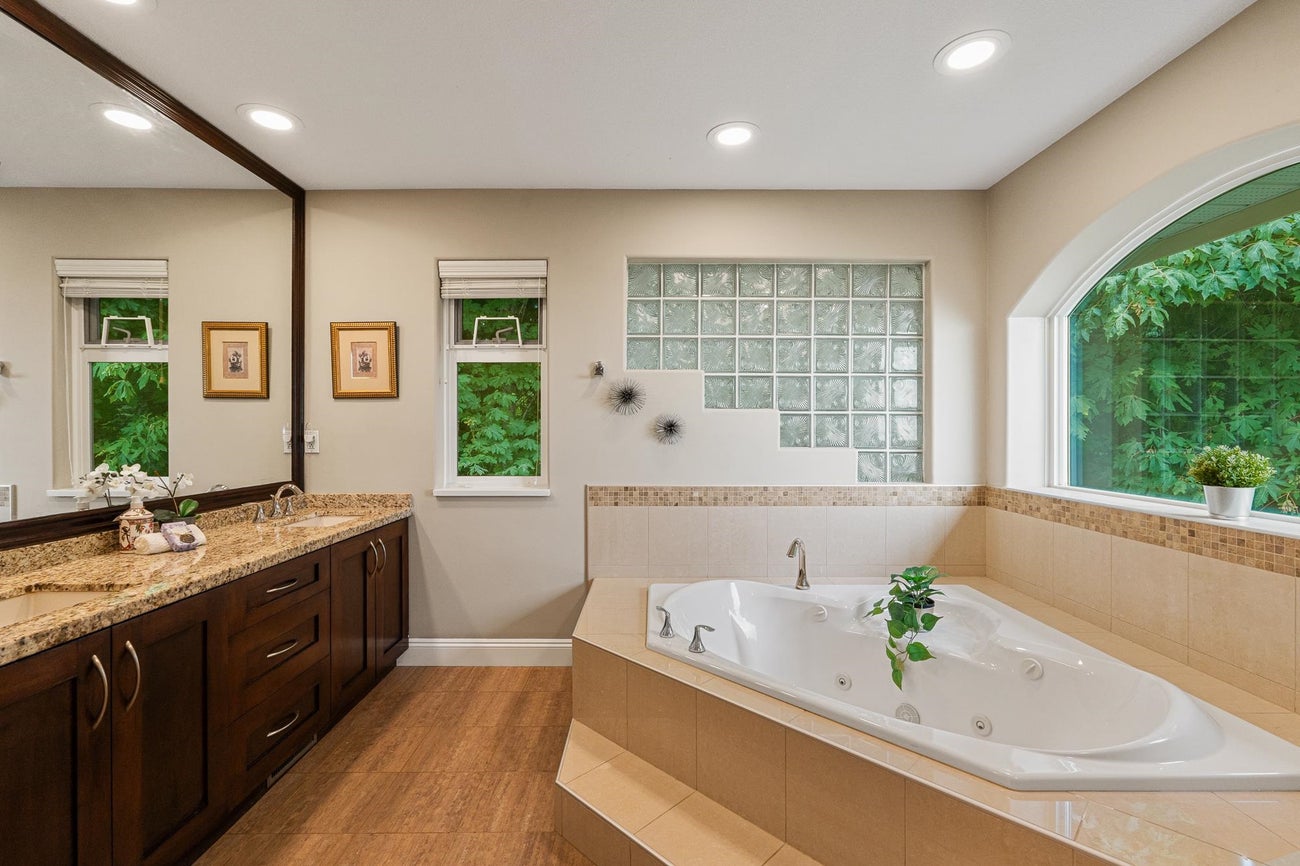 2264 Sorrento Drive - Coquitlam East Single Family Residence for Sale, 6 Bedrooms (R3147585)# - 23