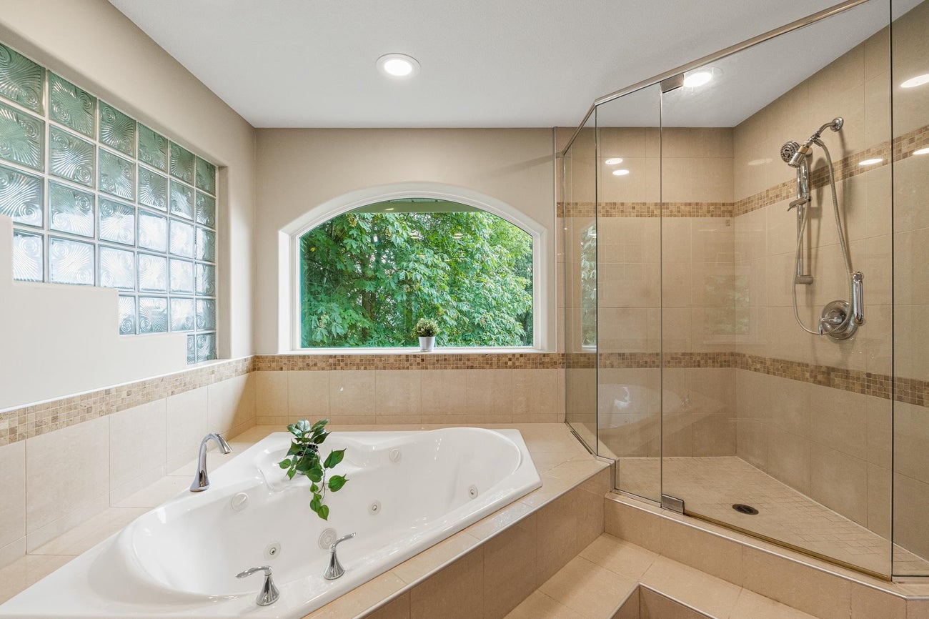 2264 Sorrento Drive - Coquitlam East Single Family Residence for Sale, 6 Bedrooms (R3147585)# - 24